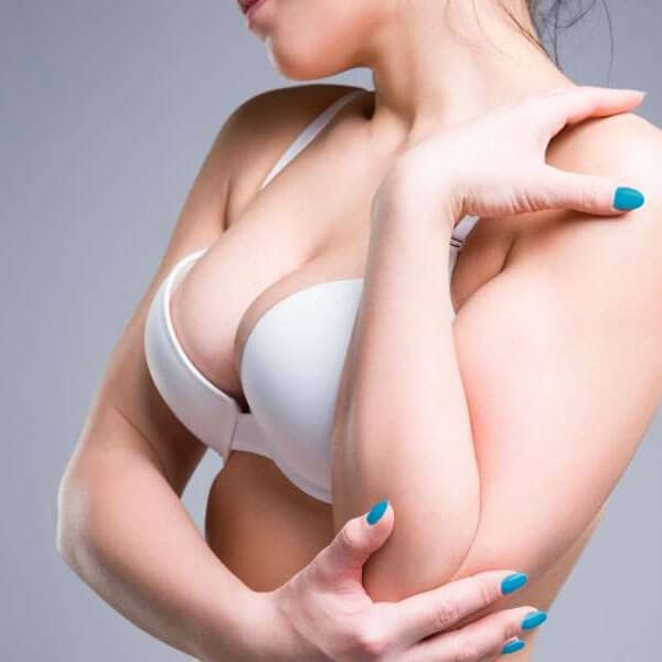 LIFTING-SEINS-AVEC-PROTHESES wellbe chirurgie esthétique