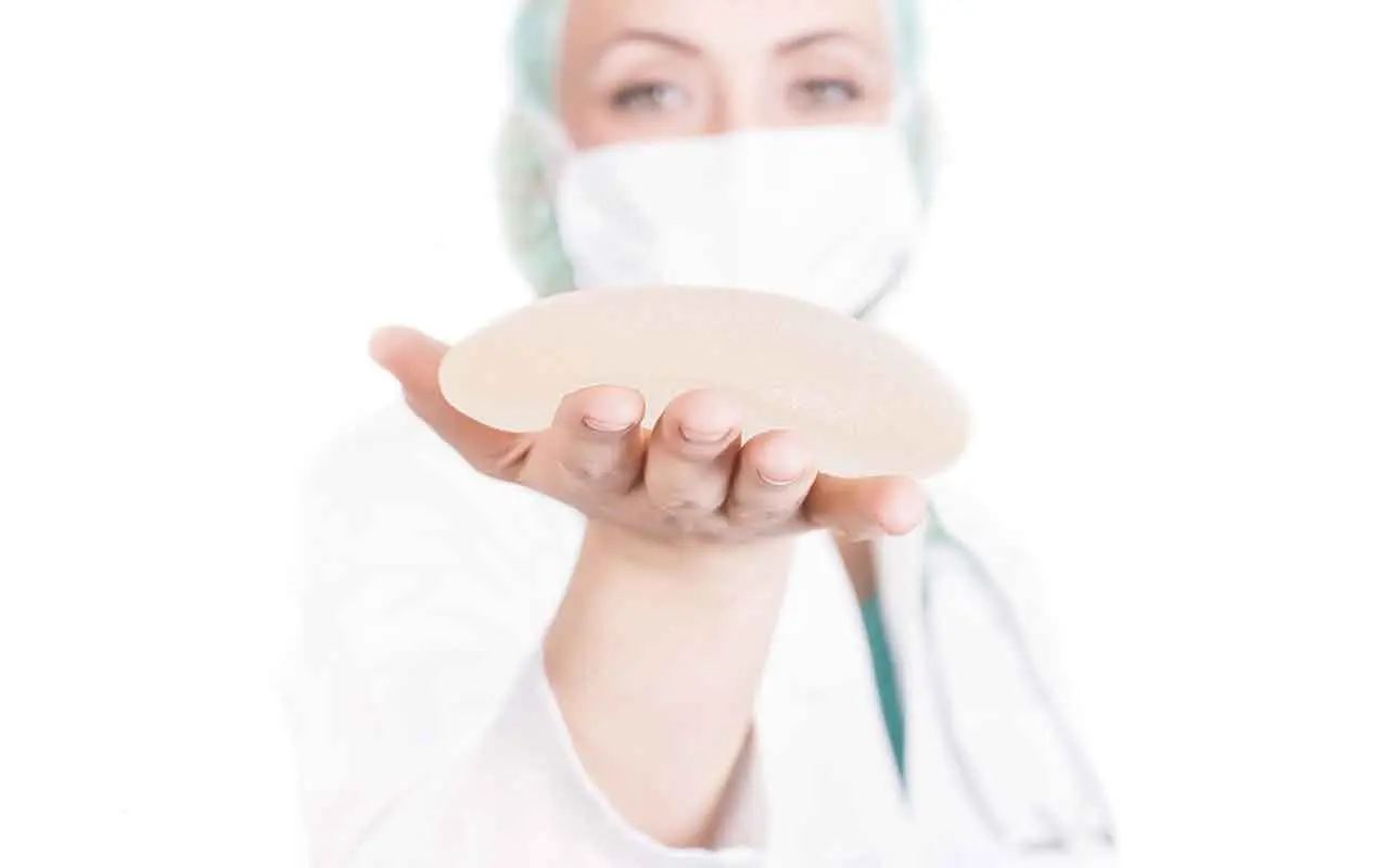 Changer ses implants mammaires après 10 ans